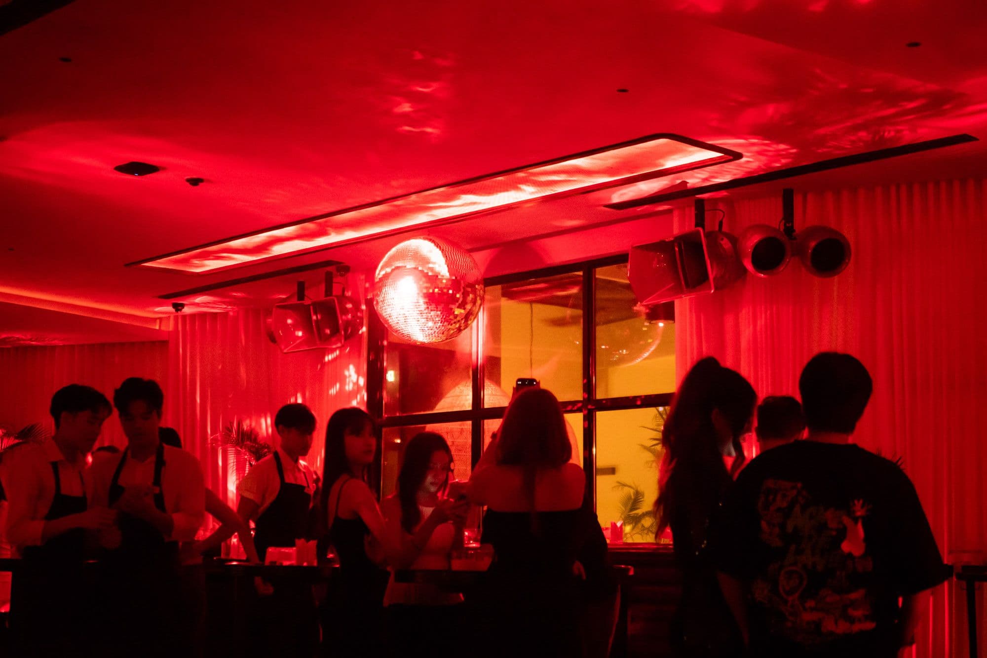 Perched on the second floor of 24 BLVD, Sukhumvit 24, Upper House has quickly become one of Bangkok’s standout nightlife destinations—where a refined atmosphere meets the signature sound of Void Acoustics. Evolving from the success of the Burning City event, this venue has been transformed into a stylish, warm-toned space that shifts seamlessly from relaxed lounge evenings to high-energy late-night parties.