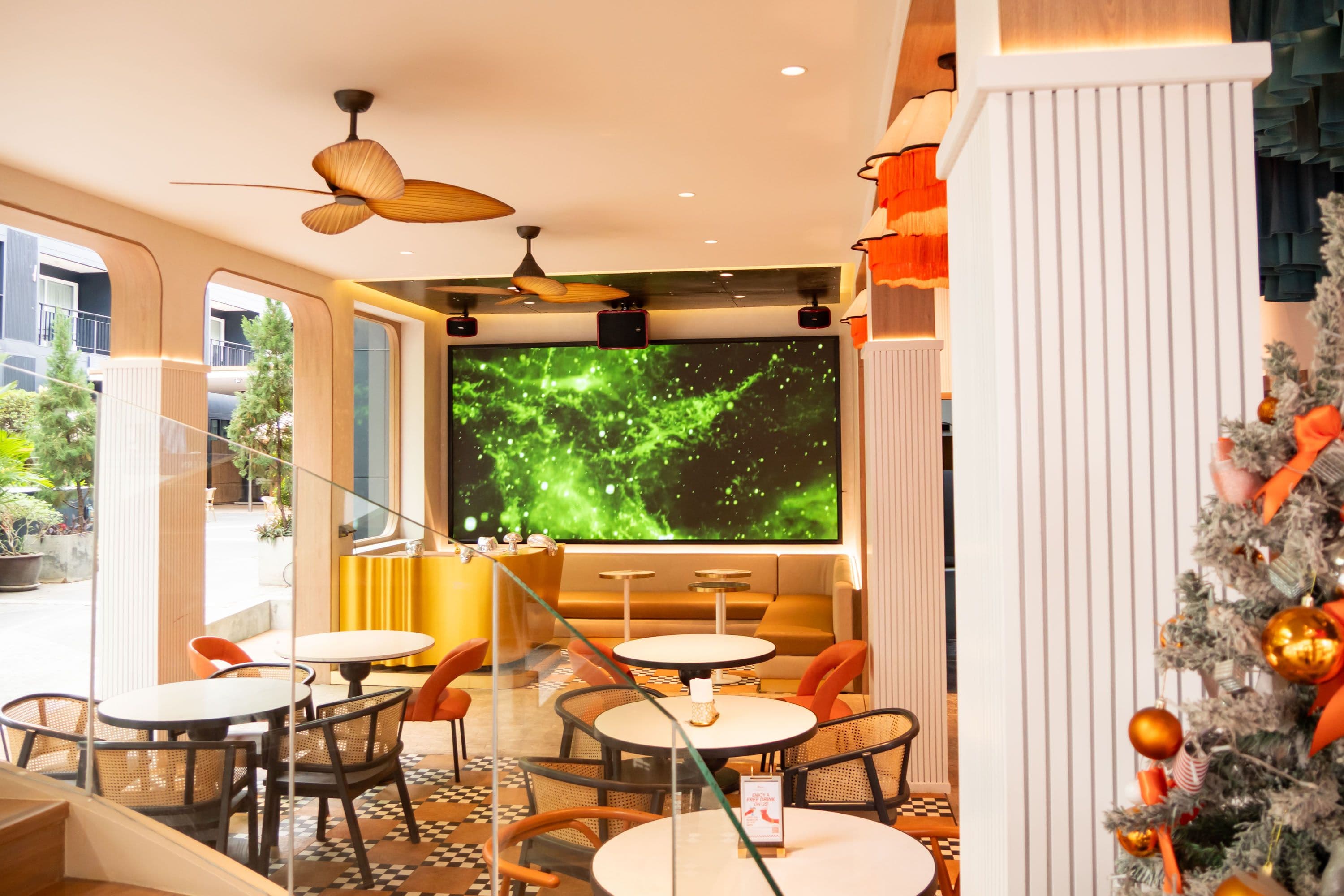 Morning begins with a relaxed breakfast. Throughout the day, guests gather over coffee, while evenings transform into vibrant social experiences with cocktails and live DJ performances by Void Acoustics sound system.